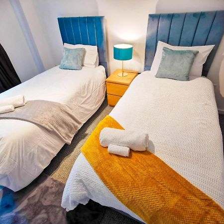 Lovely 2-Bedroom Apartment, Free Parking แมนเชสเตอร์ ภายนอก รูปภาพ
