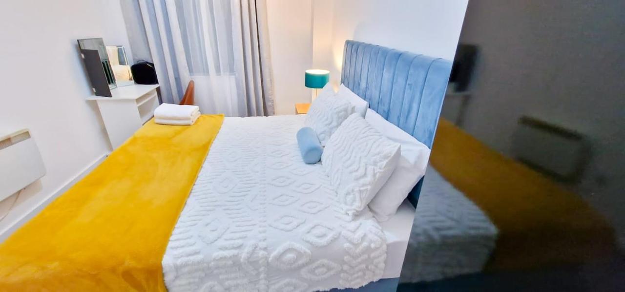 Lovely 2-Bedroom Apartment, Free Parking แมนเชสเตอร์ ภายนอก รูปภาพ
