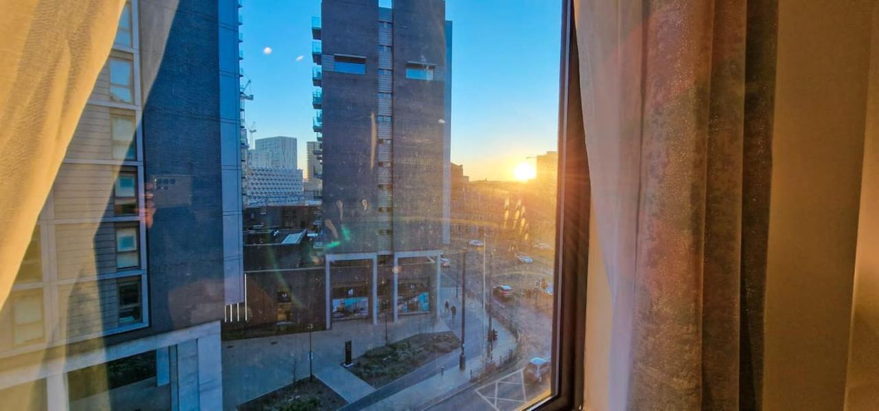Lovely 2-Bedroom Apartment, Free Parking แมนเชสเตอร์ ภายนอก รูปภาพ