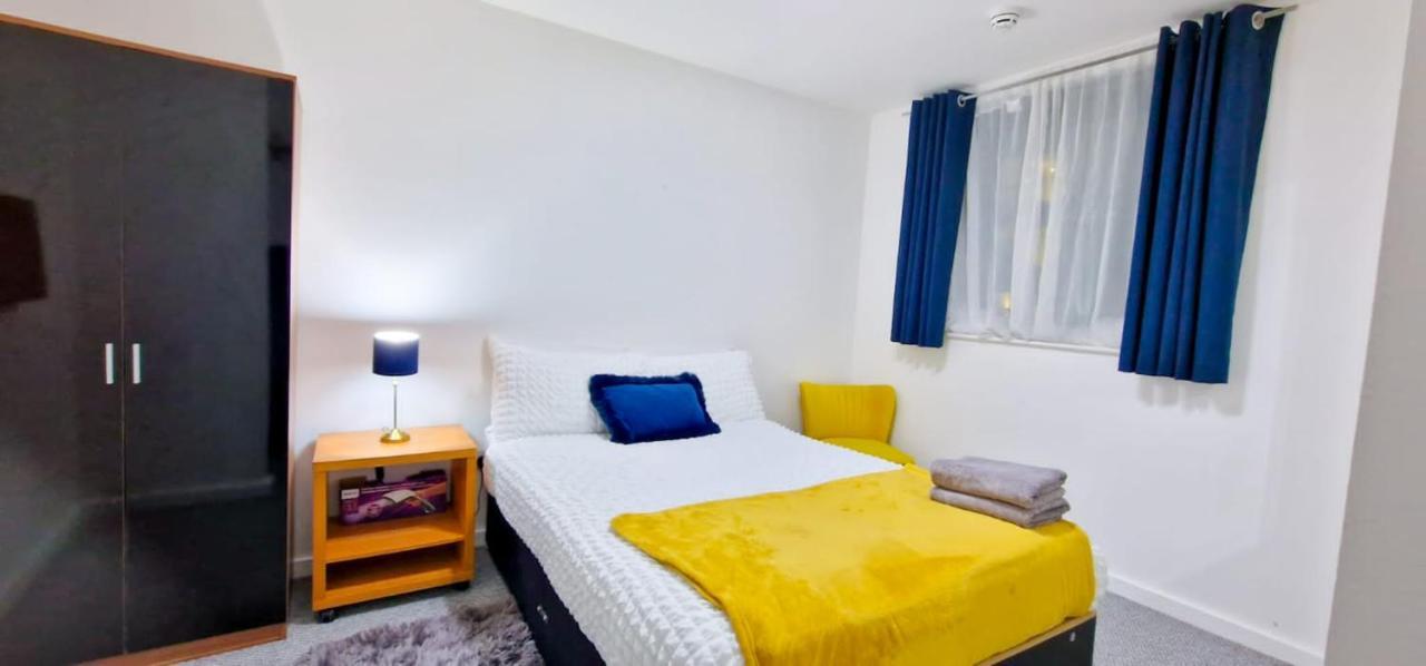 Lovely 2-Bedroom Apartment, Free Parking แมนเชสเตอร์ ภายนอก รูปภาพ
