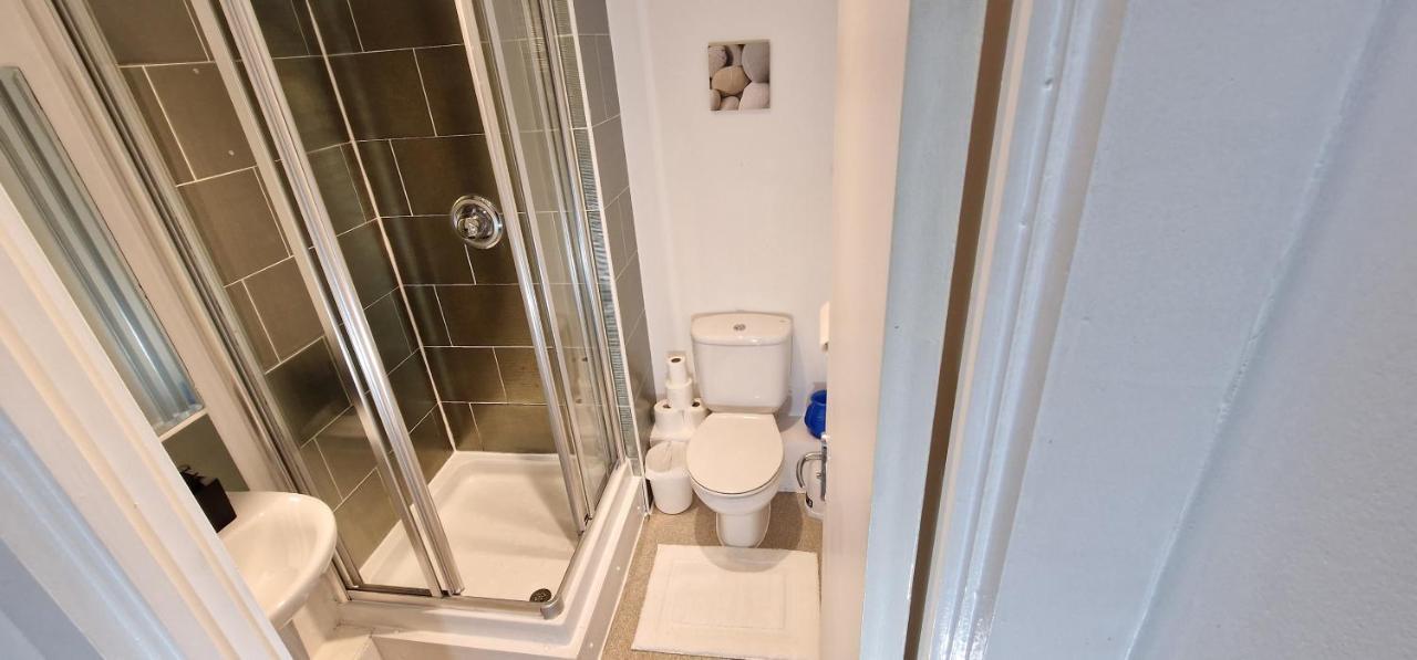 Lovely 2-Bedroom Apartment, Free Parking แมนเชสเตอร์ ภายนอก รูปภาพ