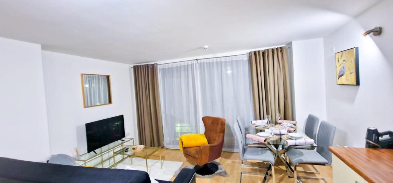 Lovely 2-Bedroom Apartment, Free Parking แมนเชสเตอร์ ภายนอก รูปภาพ